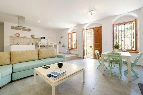 Deluxe Rhodes Sokaki Well Furnished 2 Bedrooms ヴィラ リンドス