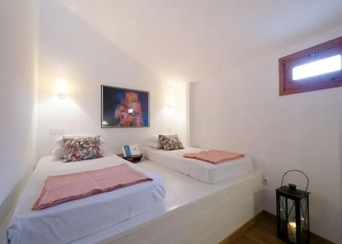 Deluxe Rhodes Sokaki Well Furnished 2 Bedrooms *