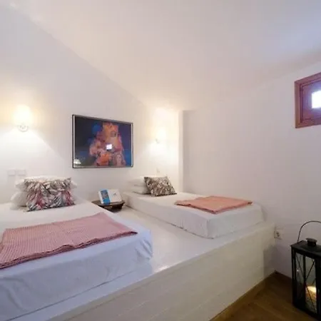 Deluxe Rhodes Sokaki Well Furnished 2 Bedrooms *